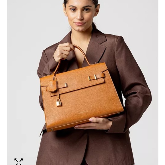 Teddy Blake Handbags - Teddy Blake 14” Ava stampato handbag. Free bag liner .